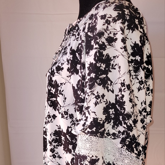 Adrienne Vittadini medium, floral black and white blouse - Picture 2 of 3